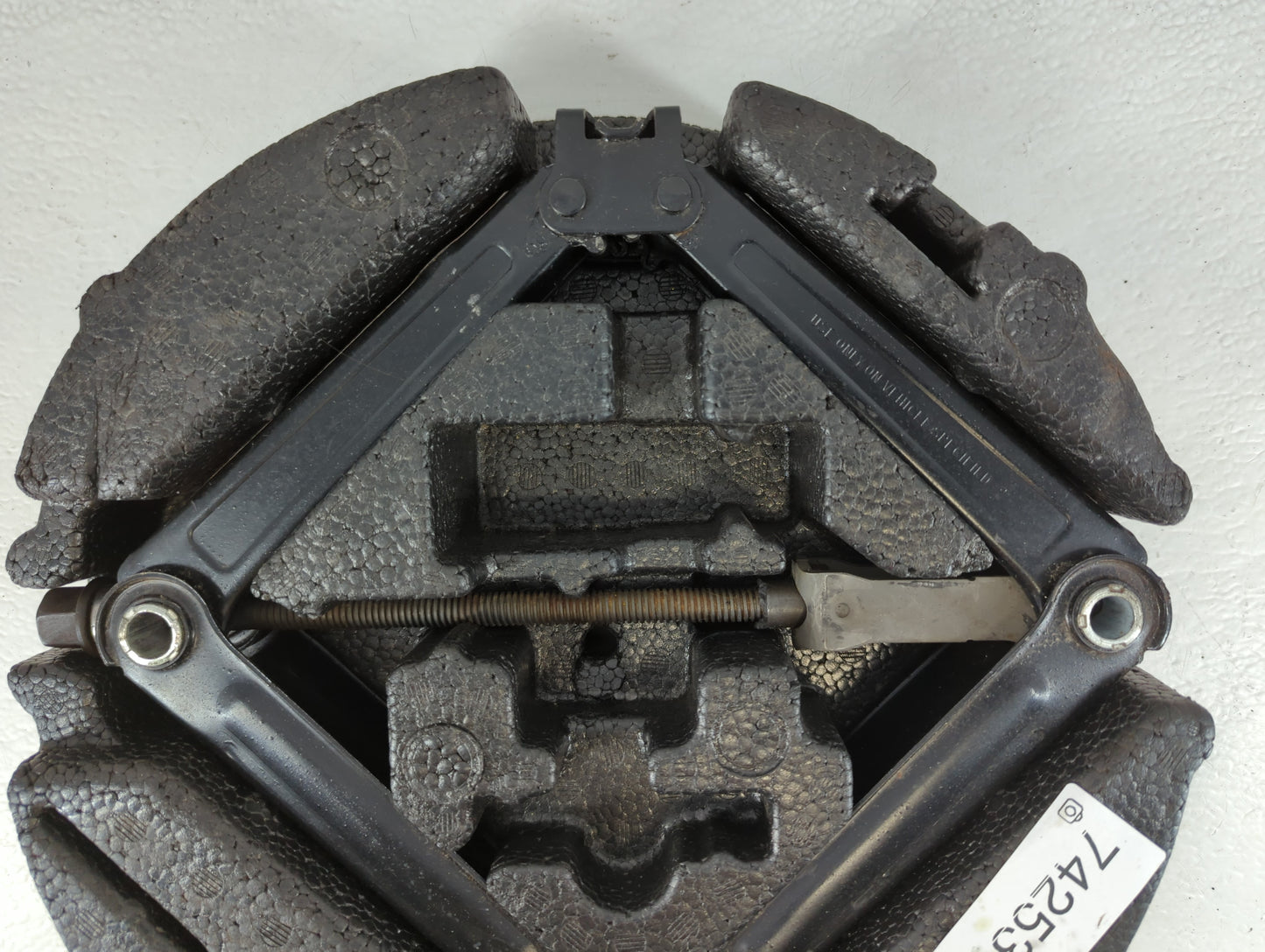 2020 Gmc Acadia Spare Scissor Car Jack - Oemusedautoparts1.com