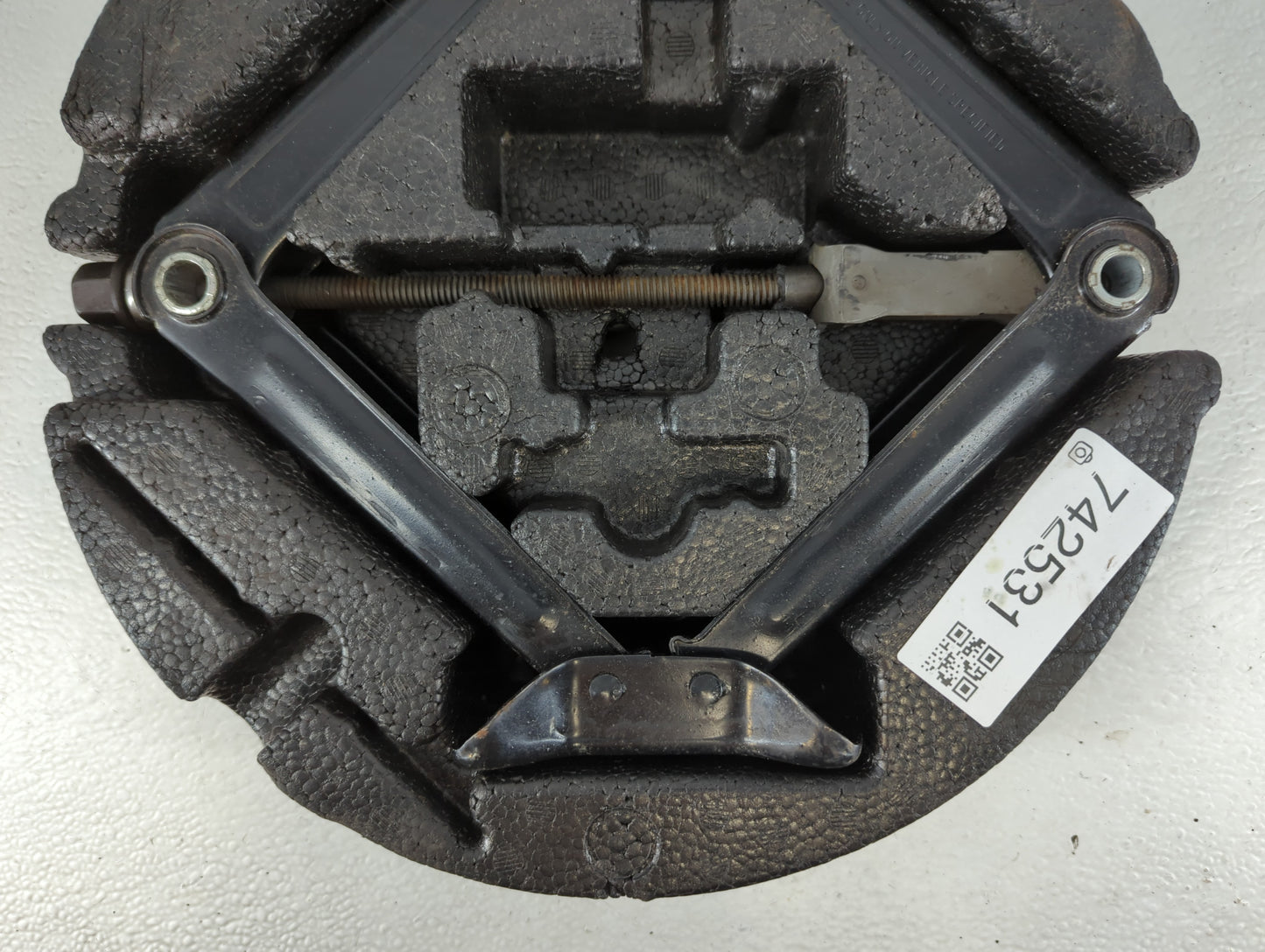 2020 Gmc Acadia Spare Scissor Car Jack - Oemusedautoparts1.com