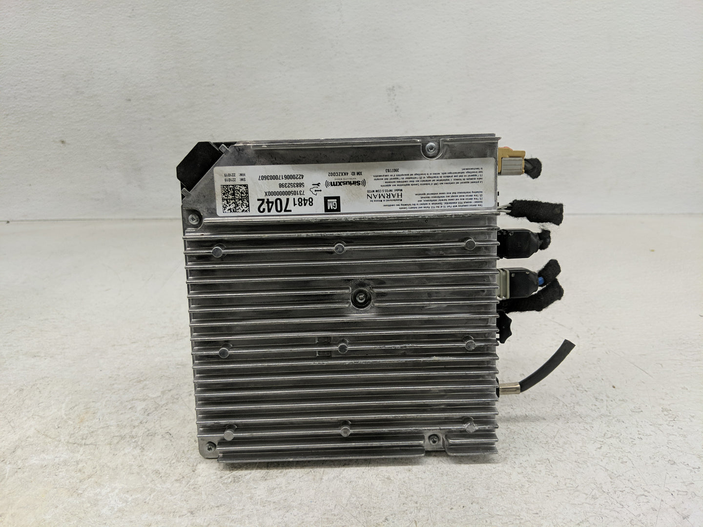 2019-2022 Gmc Sierra 1500 Radio AM FM Cd Player Receiver Replacement P/N:84817042 Fits Fits 2019 2020 2021 2022 OEM Used Aut
