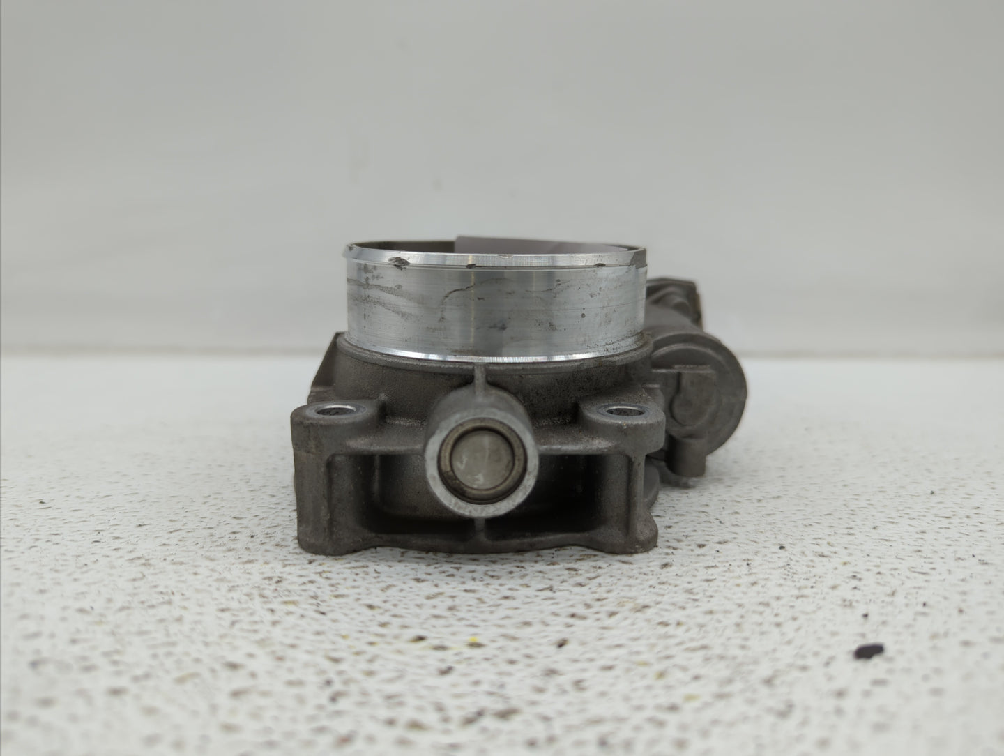 2016-2018 Gmc Sierra 1500 Throttle Body P/N:12669536AA 12676296AA, 12676296A Fits Fits 2016 2017 2018 2019 OEM Used Auto Par