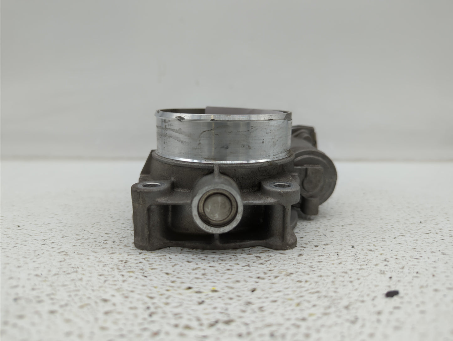 2016-2018 Gmc Sierra 1500 Throttle Body P/N:12669536AA 12676296AA, 12676296A Fits Fits 2016 2017 2018 2019 OEM Used Auto Par