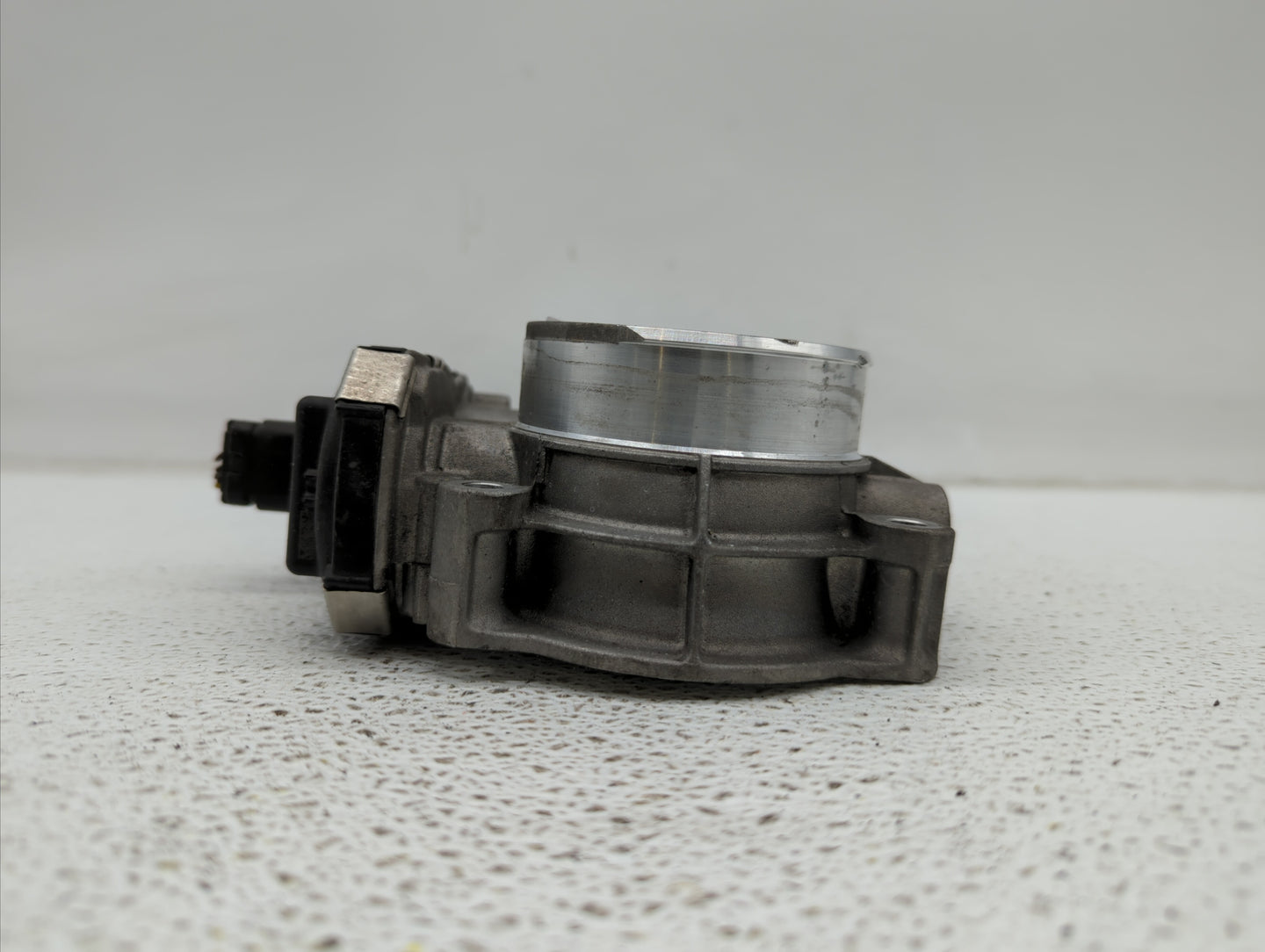 2016-2018 Gmc Sierra 1500 Throttle Body P/N:12669536AA 12676296AA, 12676296A Fits Fits 2016 2017 2018 2019 OEM Used Auto Par