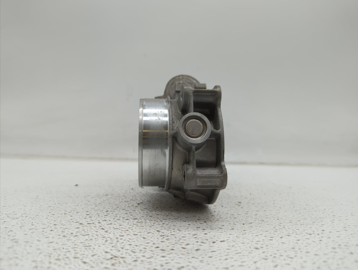 2016-2018 Gmc Sierra 1500 Throttle Body P/N:12669536AA 12676296AA, 12676296A Fits Fits 2016 2017 2018 2019 OEM Used Auto Par