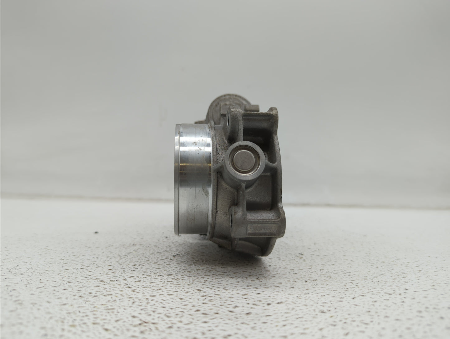 2016-2018 Gmc Sierra 1500 Throttle Body P/N:12669536AA 12676296AA, 12676296A Fits Fits 2016 2017 2018 2019 OEM Used Auto Par