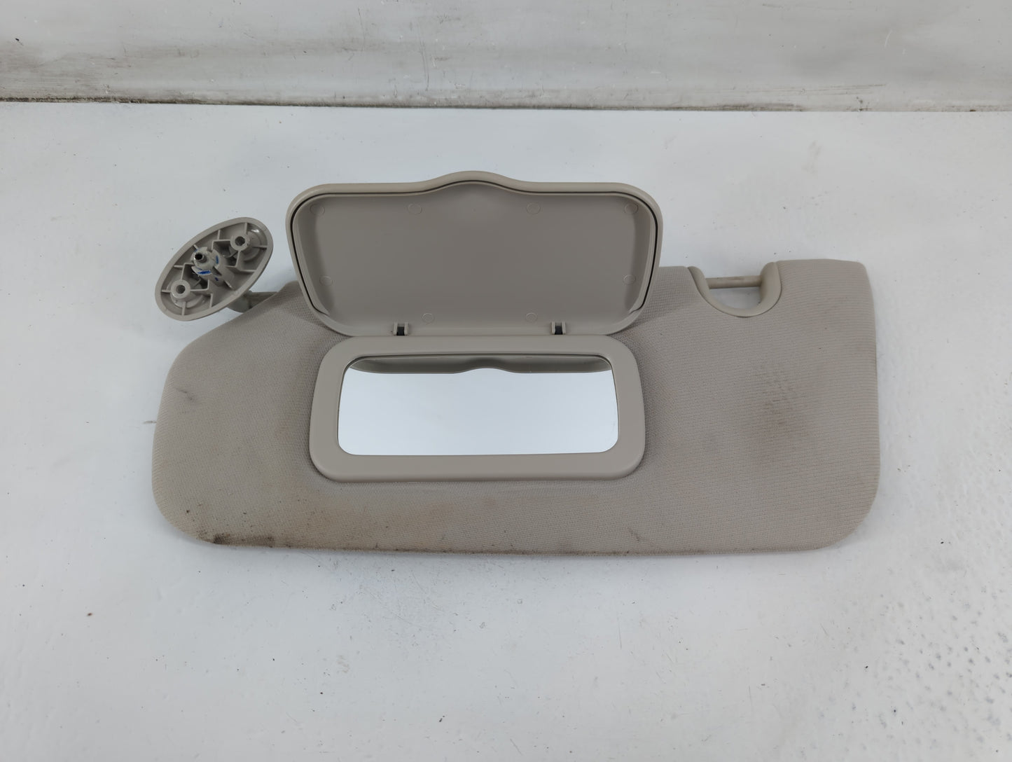 2020 Gmc Terrain Sun Visor Shade Replacement Driver Left Mirror Fits OEM Used Auto Parts - Oemusedautoparts1.com