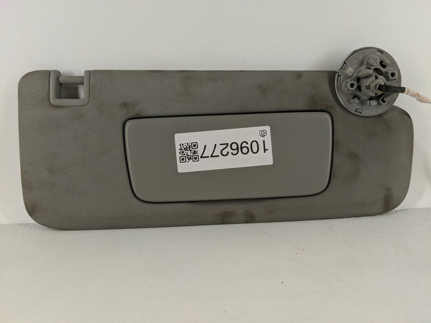 2020 Gmc Terrain Sun Visor Shade Replacement Passenger Right Mirror Fits OEM Used Auto Parts - Oemusedautoparts1.com