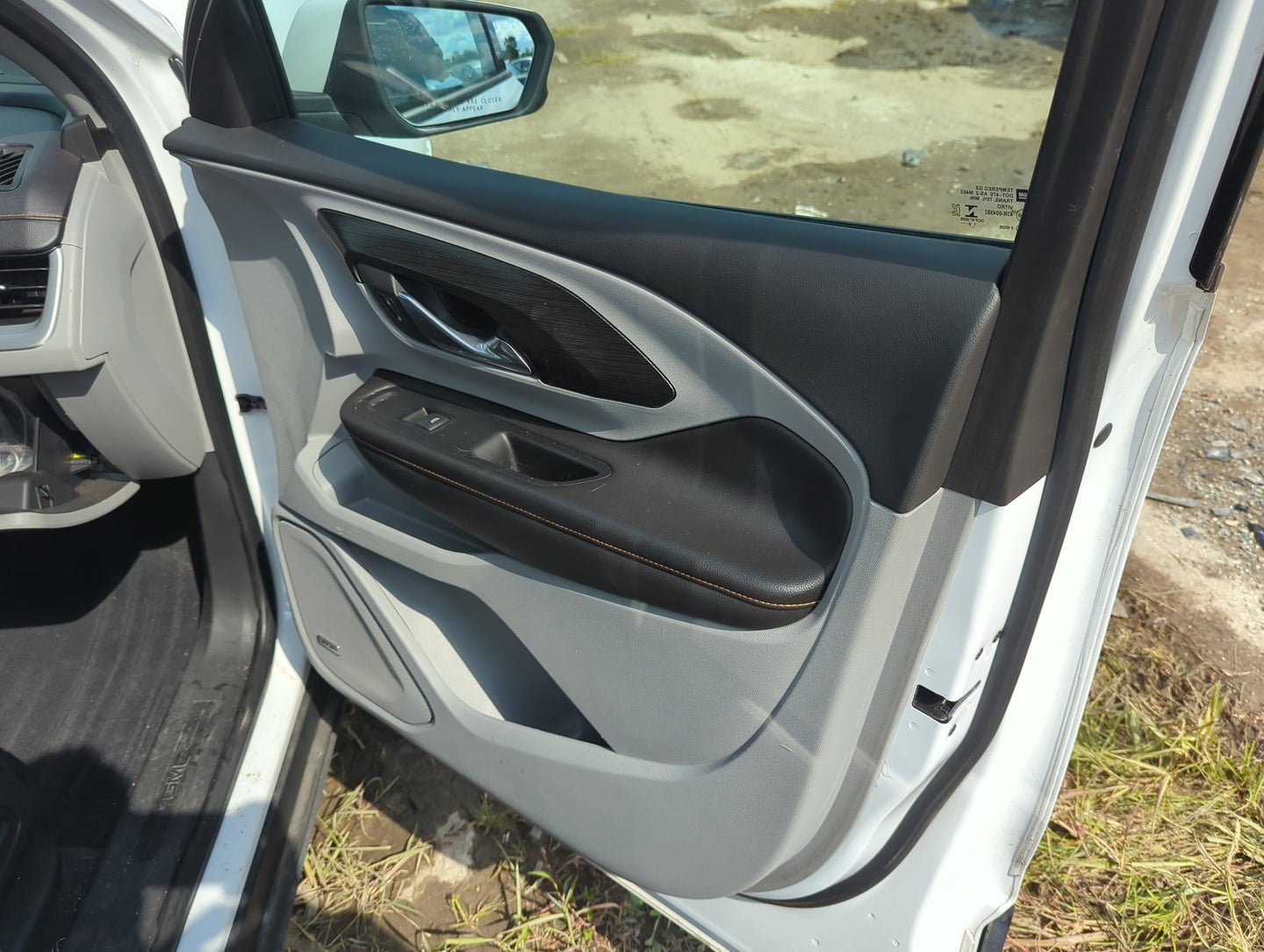 2020 Gmc Terrain Front Right Passenger Interior Door Panel Trim - Oemusedautoparts1.com