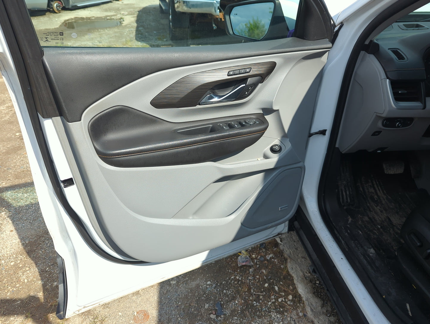 2020 Gmc Terrain Front Left Driver Interior Door Panel Trim - Oemusedautoparts1.com