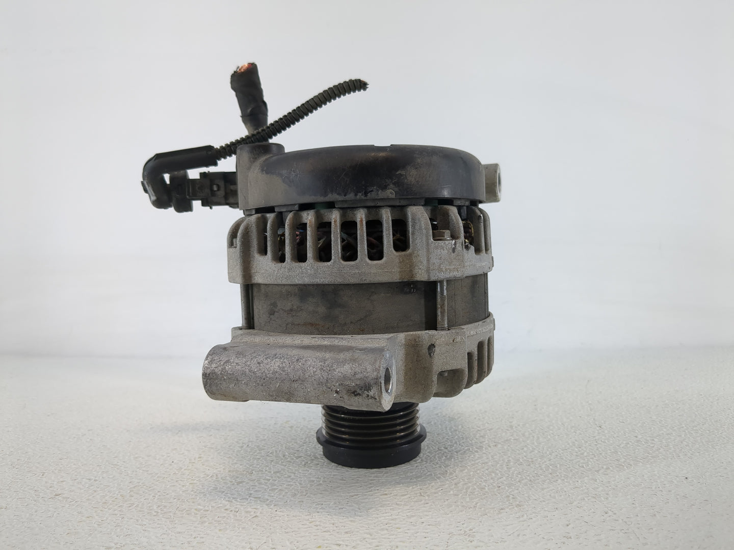2018-2022 Gmc Terrain Alternator Replacement Generator Charging Assembly Engine OEM P/N:13535009 Fits OEM Used Auto Parts - 