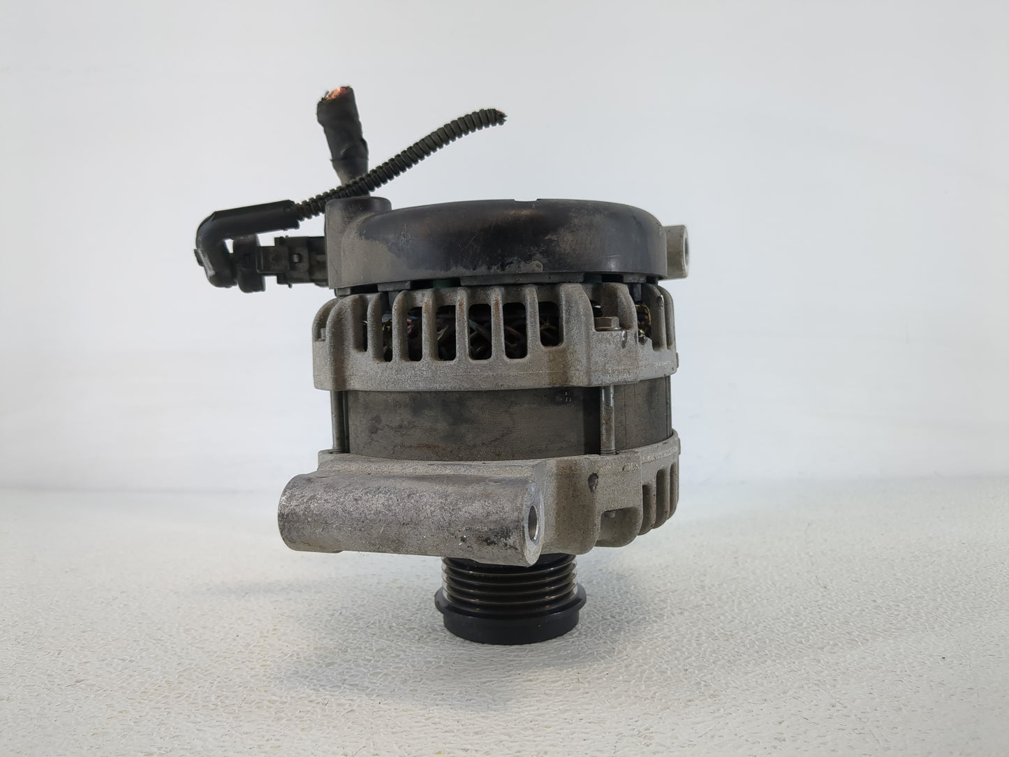2018-2022 Gmc Terrain Alternator Replacement Generator Charging Assembly Engine OEM P/N:13535009 Fits OEM Used Auto Parts - 