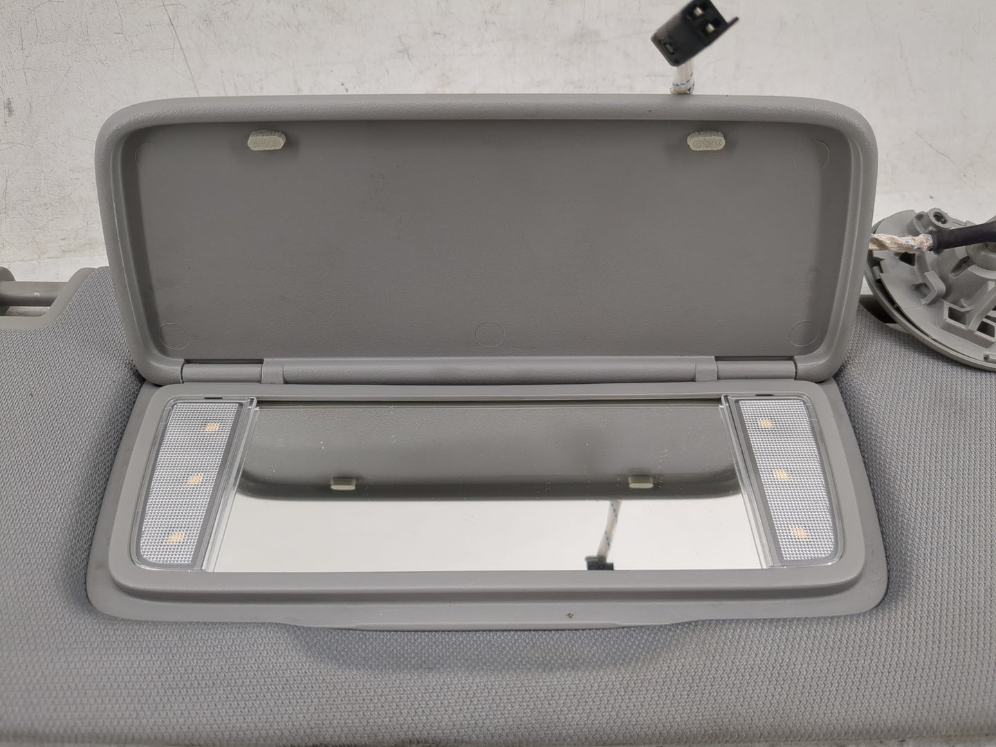 2020 Gmc Terrain Sun Visor Shade Replacement Passenger Right Mirror Fits OEM Used Auto Parts - Oemusedautoparts1.com