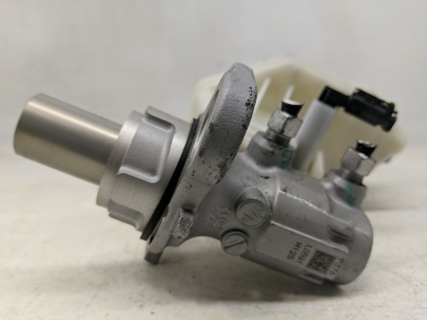 Gmc Terrain Brake Master Cylinder 1300903 - Oemusedautoparts1.com