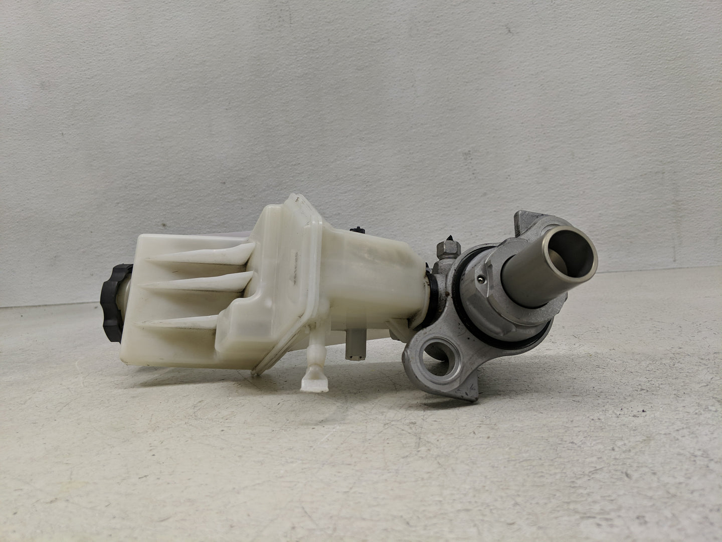 Gmc Terrain Brake Master Cylinder 1300903 - Oemusedautoparts1.com