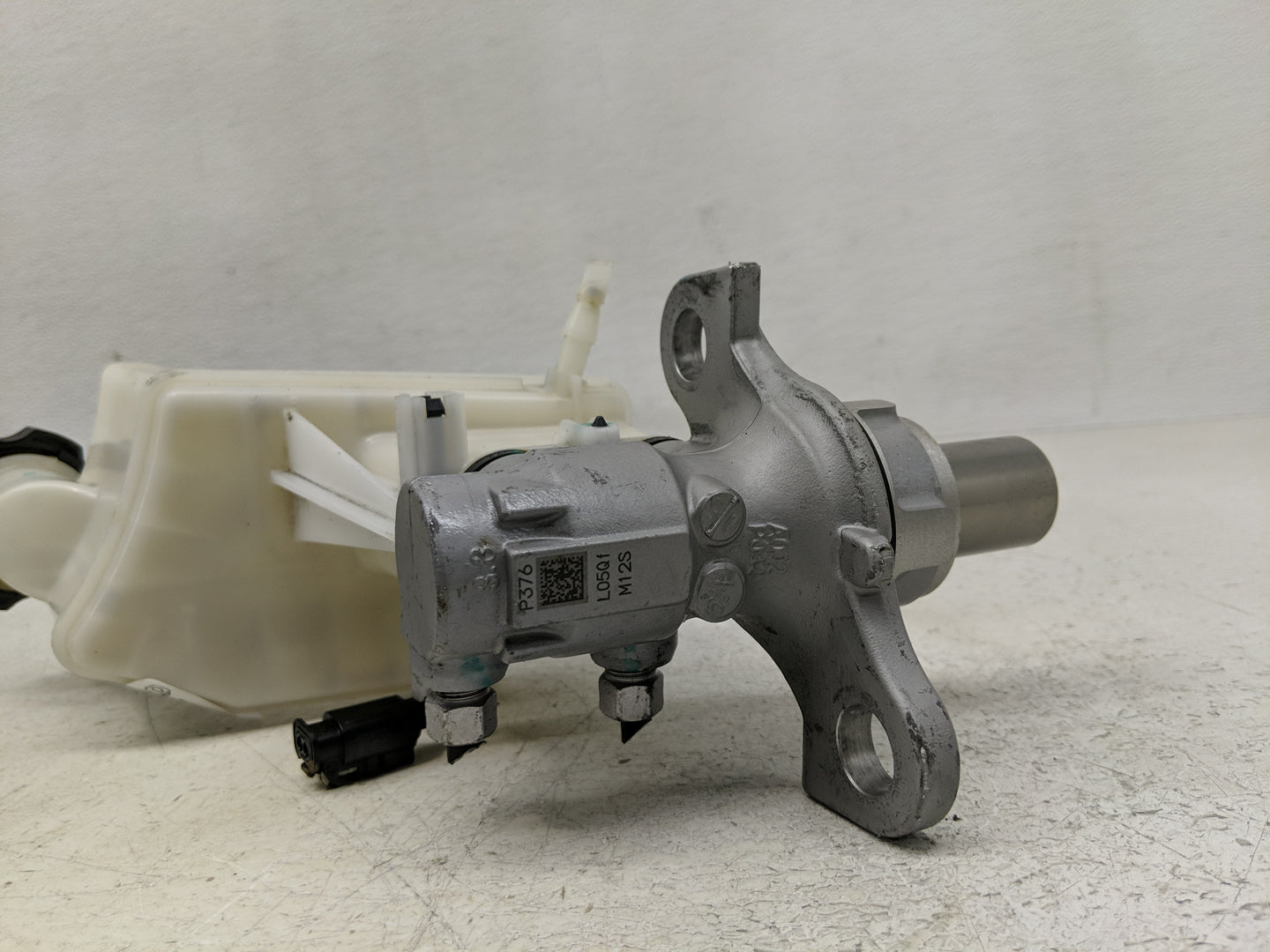 Gmc Terrain Brake Master Cylinder 1300903 - Oemusedautoparts1.com
