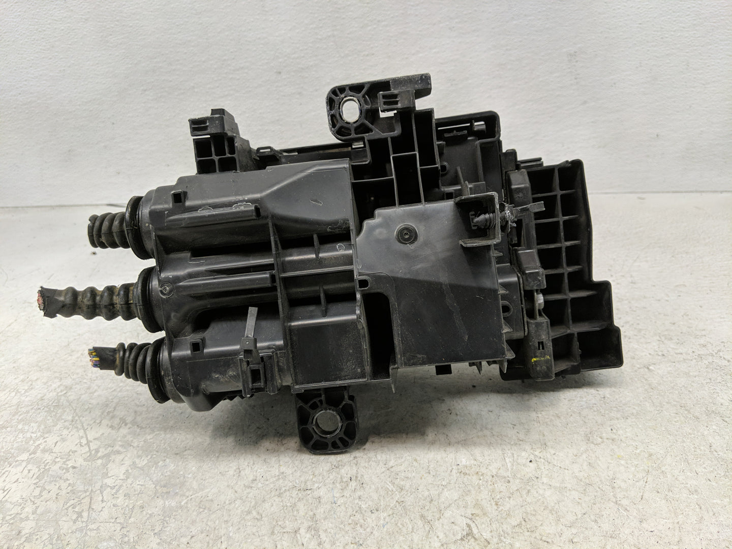 2018-2021 Gmc Terrain Fusebox Fuse Box Panel Relay Module P/N:812461952 Fits Fits 2018 2019 2020 2021 2022 OEM Used Auto Par