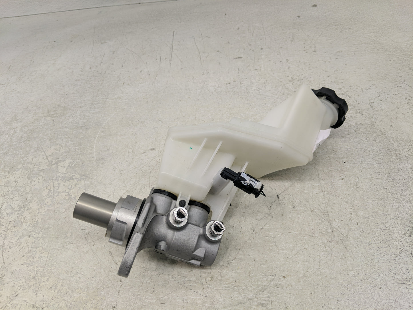 Gmc Terrain Brake Master Cylinder 1310781 - Oemusedautoparts1.com