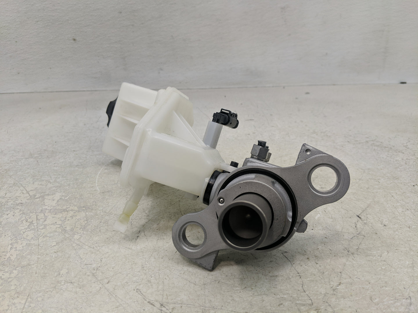 Gmc Terrain Brake Master Cylinder 1310781 - Oemusedautoparts1.com