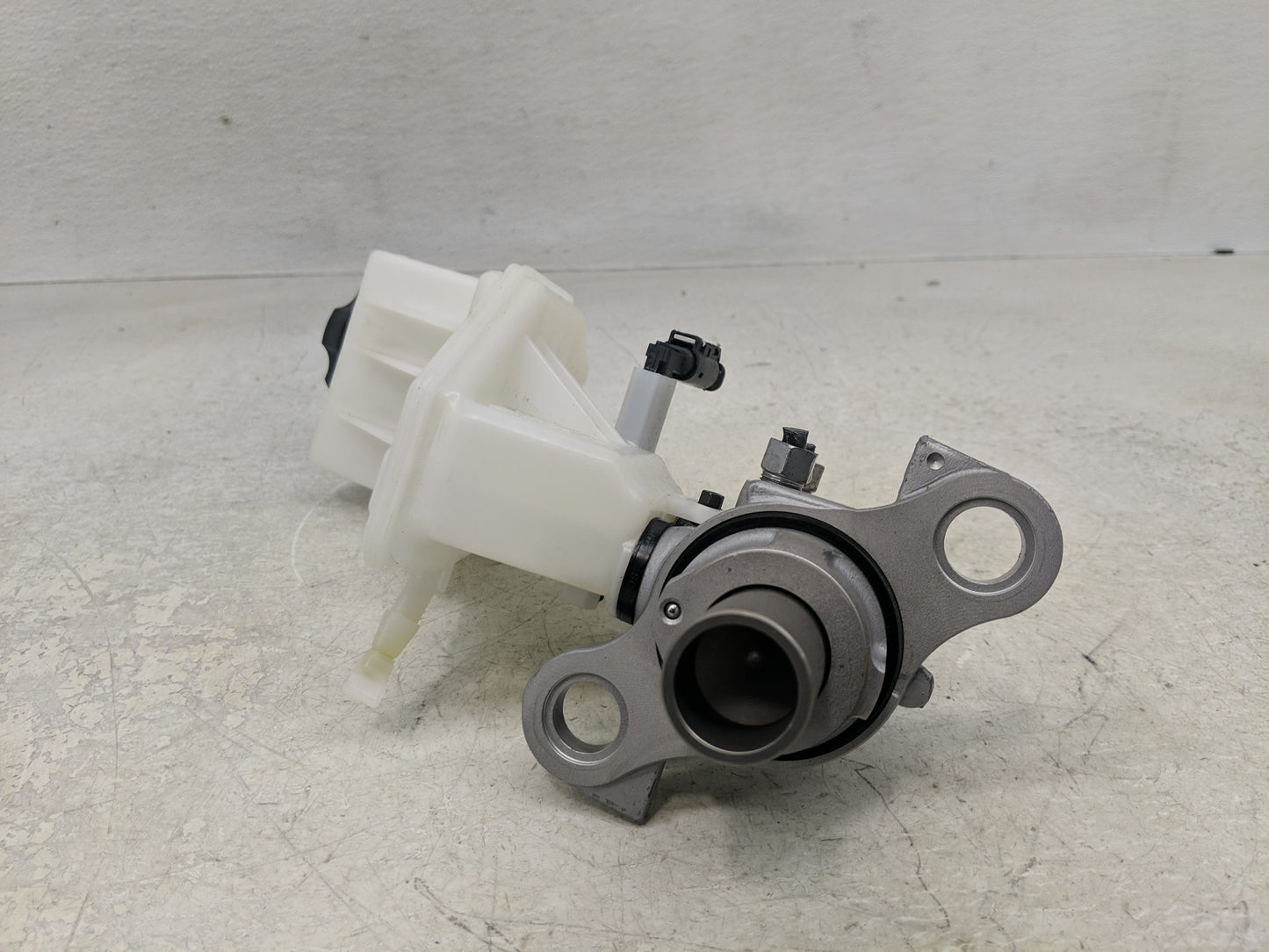 Gmc Terrain Brake Master Cylinder 1310781 - Oemusedautoparts1.com