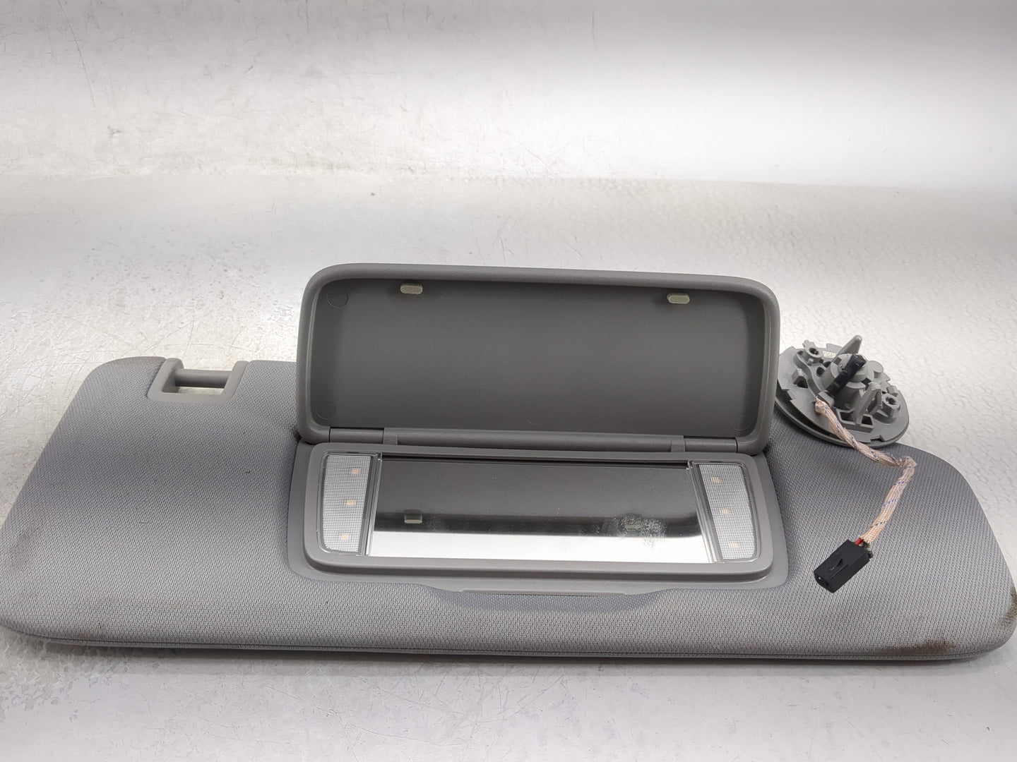 2020 Gmc Terrain Sun Visor Shade Replacement Driver Left Mirror Fits OEM Used Auto Parts - Oemusedautoparts1.com