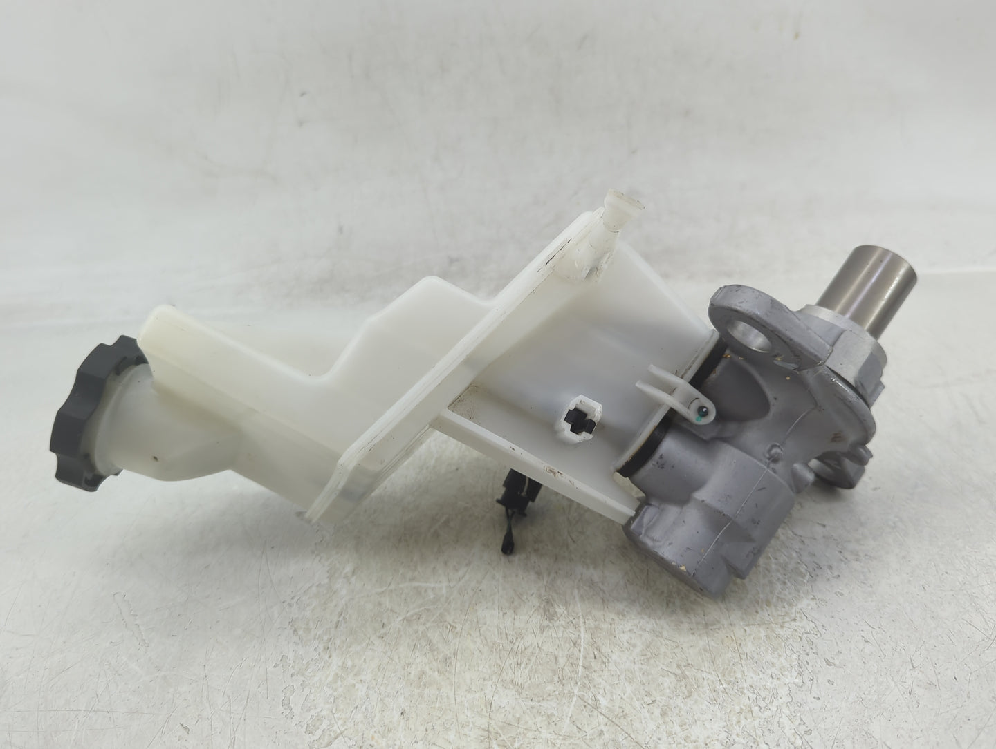 Gmc Terrain Brake Master Cylinder 1383244 - Oemusedautoparts1.com