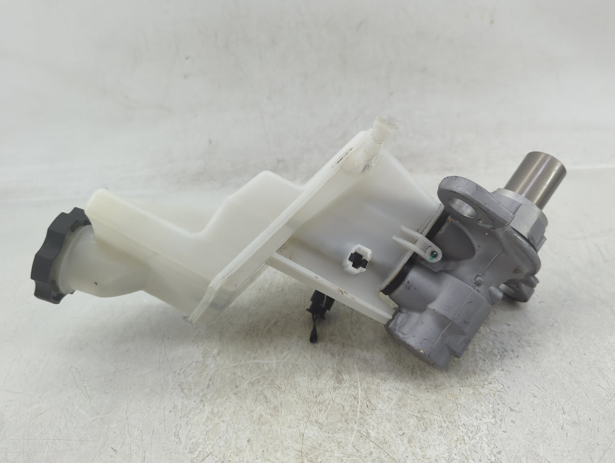 Gmc Terrain Brake Master Cylinder 1383244 - Oemusedautoparts1.com