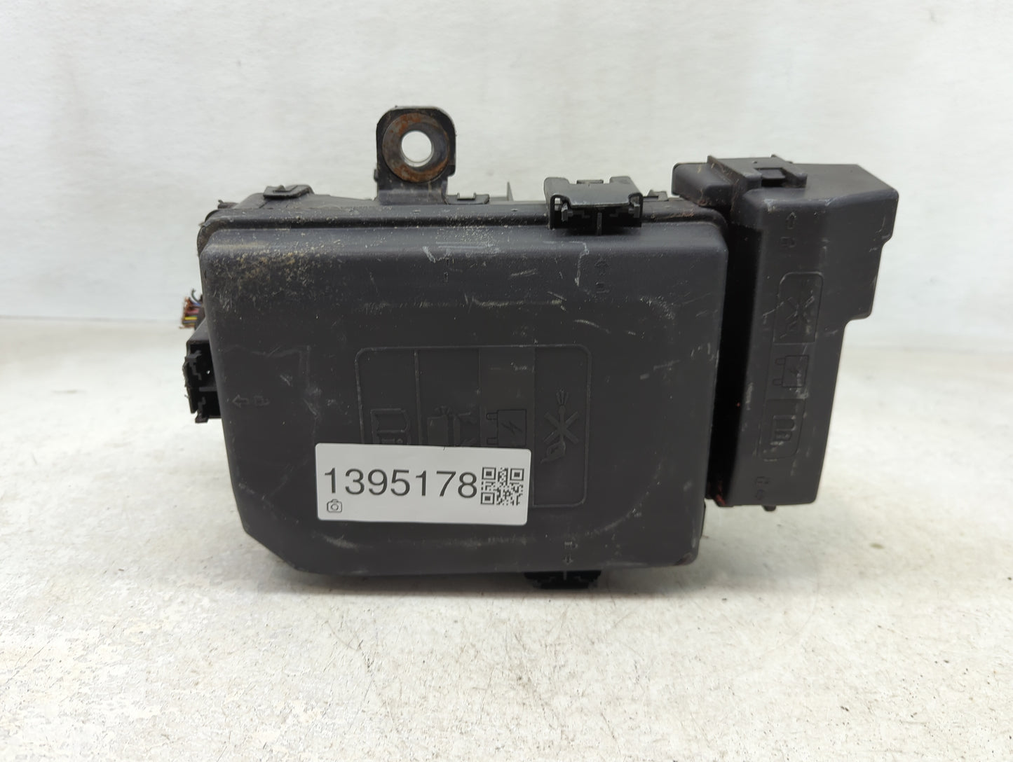 2018-2021 Gmc Terrain Fusebox Fuse Box Panel Relay Module P/N:84733372 Fits Fits 2018 2019 2020 2021 2022 OEM Used Auto Part