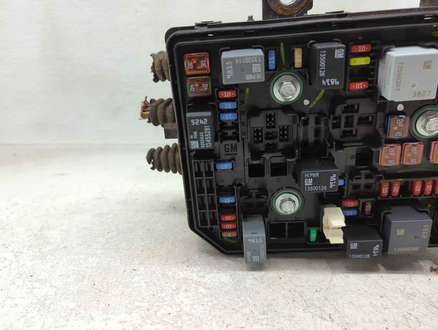 2018-2021 Gmc Terrain Fusebox Fuse Box Panel Relay Module P/N:84733372 Fits Fits 2018 2019 2020 2021 2022 OEM Used Auto Part