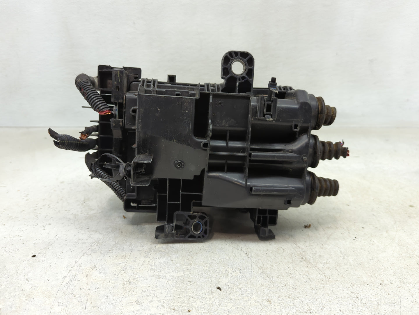 2018-2021 Gmc Terrain Fusebox Fuse Box Panel Relay Module P/N:84733372 Fits Fits 2018 2019 2020 2021 2022 OEM Used Auto Part