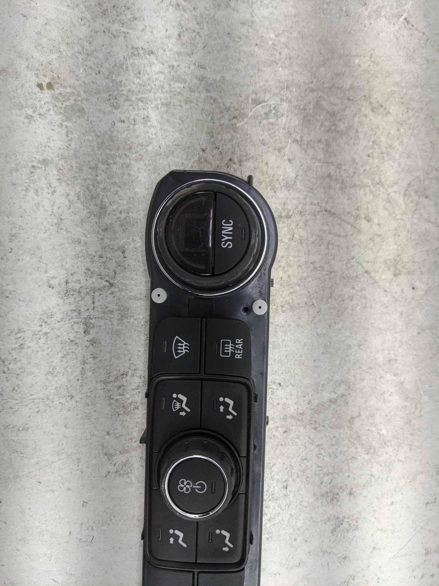 2020 Gmc Terrain Climate Control Module Temperature AC/Heater Replacement P/N:84246526 7370200000000X Fits OEM Used Auto Par
