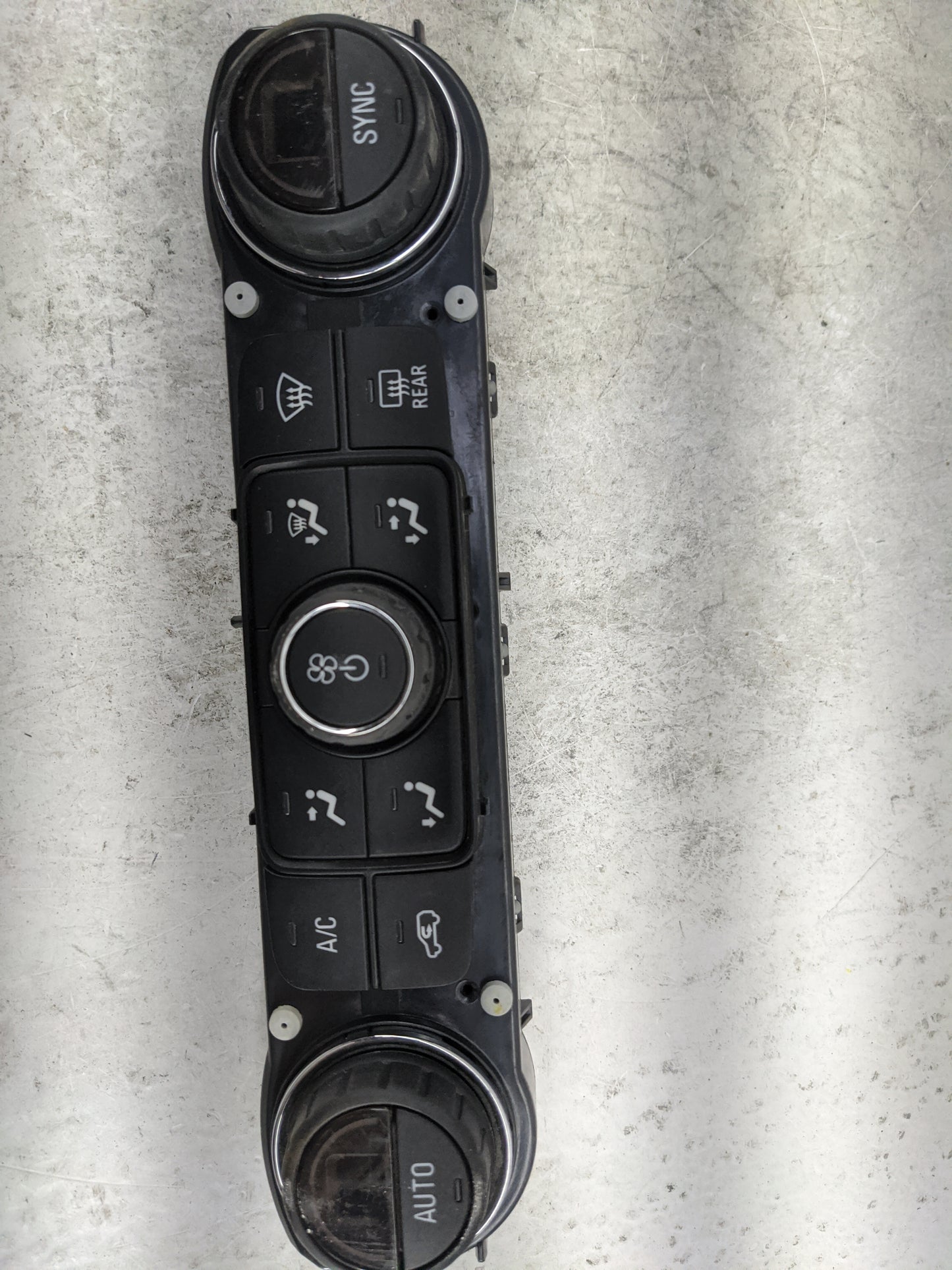2020 Gmc Terrain Climate Control Module Temperature AC/Heater Replacement P/N:84246526 7370200000000X Fits OEM Used Auto Par
