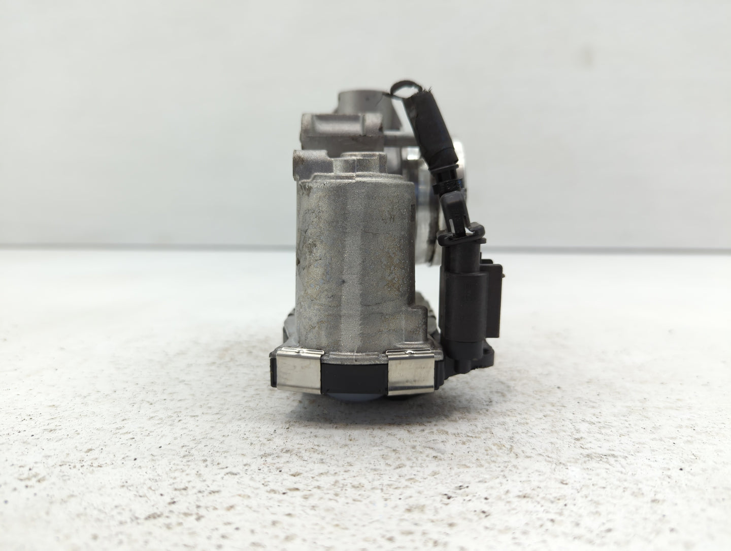 2018-2022 Gmc Terrain Throttle Body P/N:12671379AA Fits Fits 2016 2017 2018 2019 2020 2021 2022 OEM Used Auto Parts - Oemuse