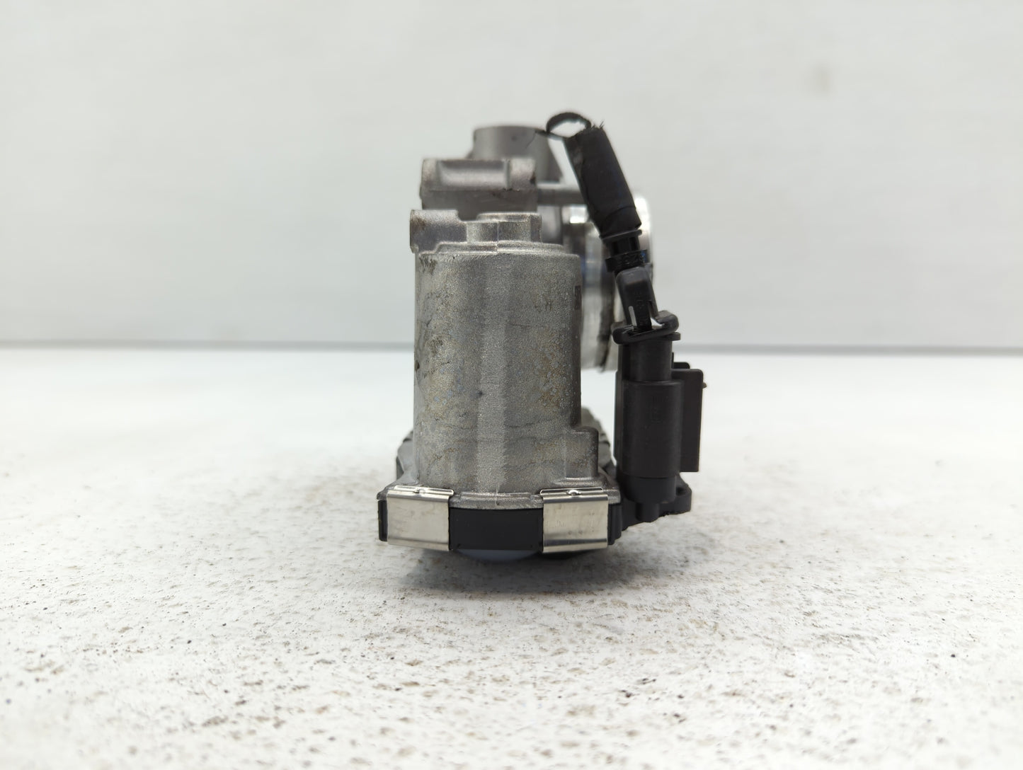 2018-2022 Gmc Terrain Throttle Body P/N:12671379AA Fits Fits 2016 2017 2018 2019 2020 2021 2022 OEM Used Auto Parts - Oemuse