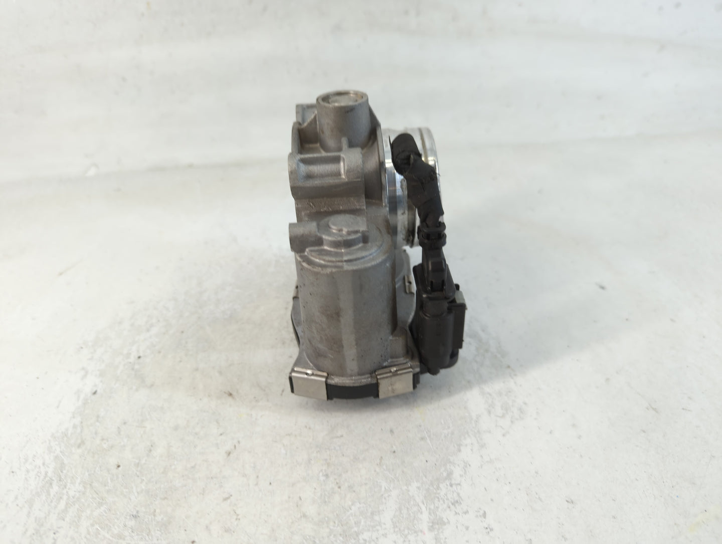 2018-2022 Gmc Terrain Throttle Body P/N:12671379AA Fits Fits 2016 2017 2018 2019 2020 2021 2022 OEM Used Auto Parts - Oemuse