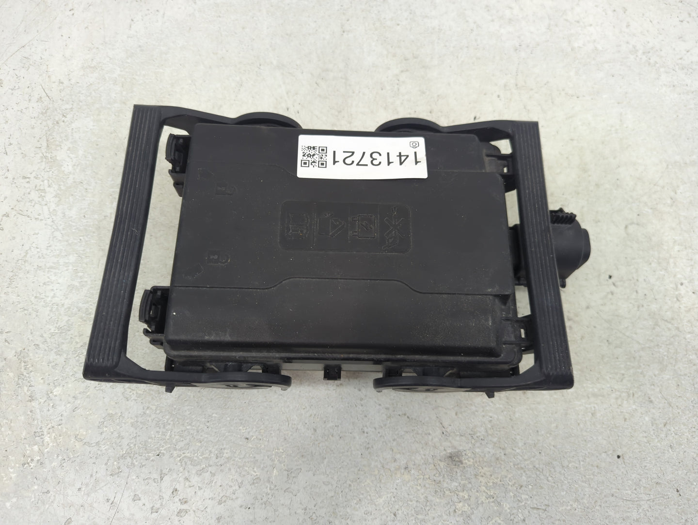 2015-2020 Gmc Yukon Fusebox Fuse Box Panel Relay Module Fits Fits 2015 2016 2017 2018 2019 2020 OEM Used Auto Parts - Oemuse