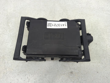 2015-2020 Gmc Yukon Fusebox Fuse Box Panel Relay Module Fits Fits 2015 2016 2017 2018 2019 2020 OEM Used Auto Parts - Oemuse