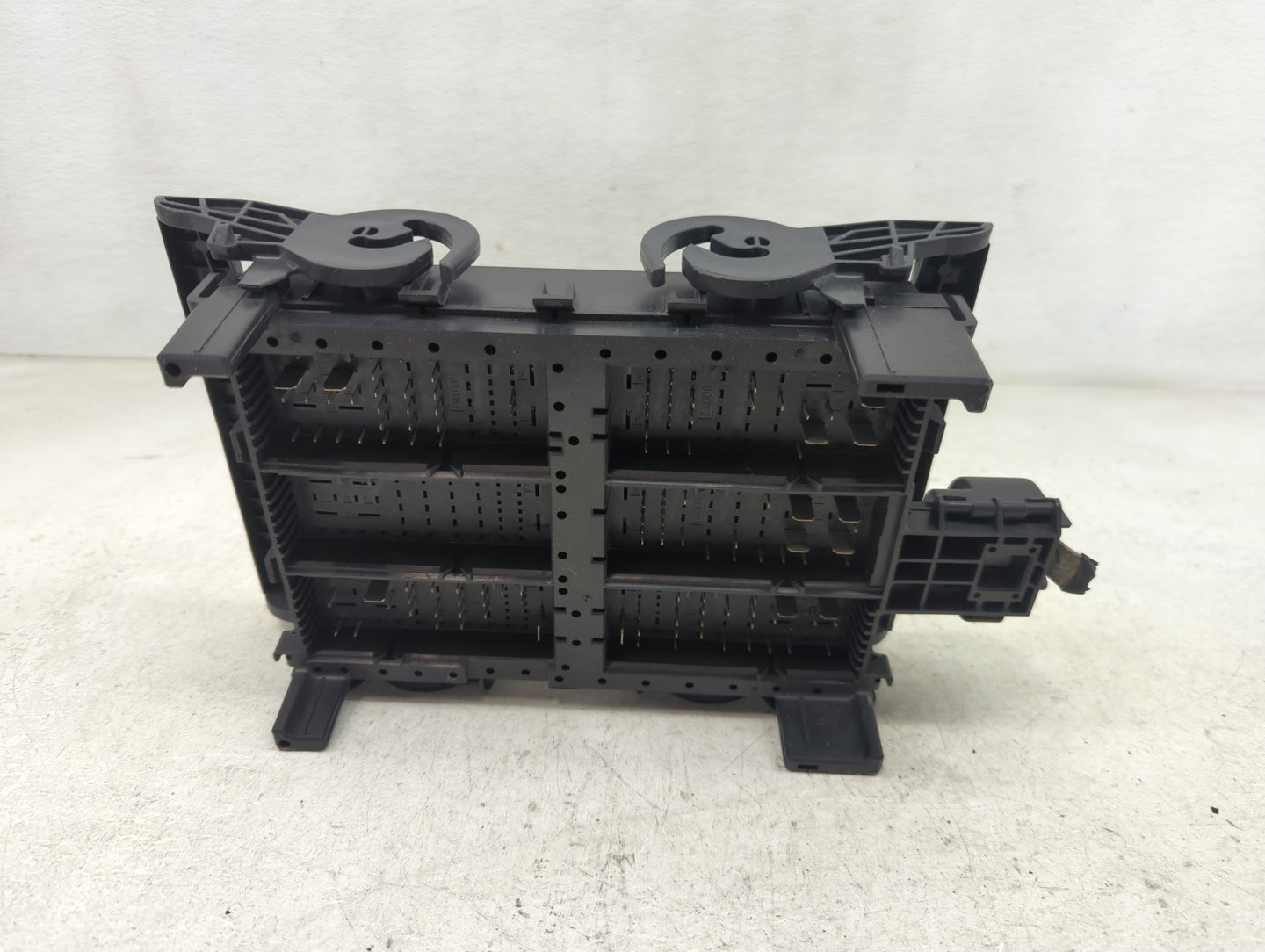 2015-2020 Gmc Yukon Fusebox Fuse Box Panel Relay Module Fits Fits 2015 2016 2017 2018 2019 2020 OEM Used Auto Parts - Oemuse