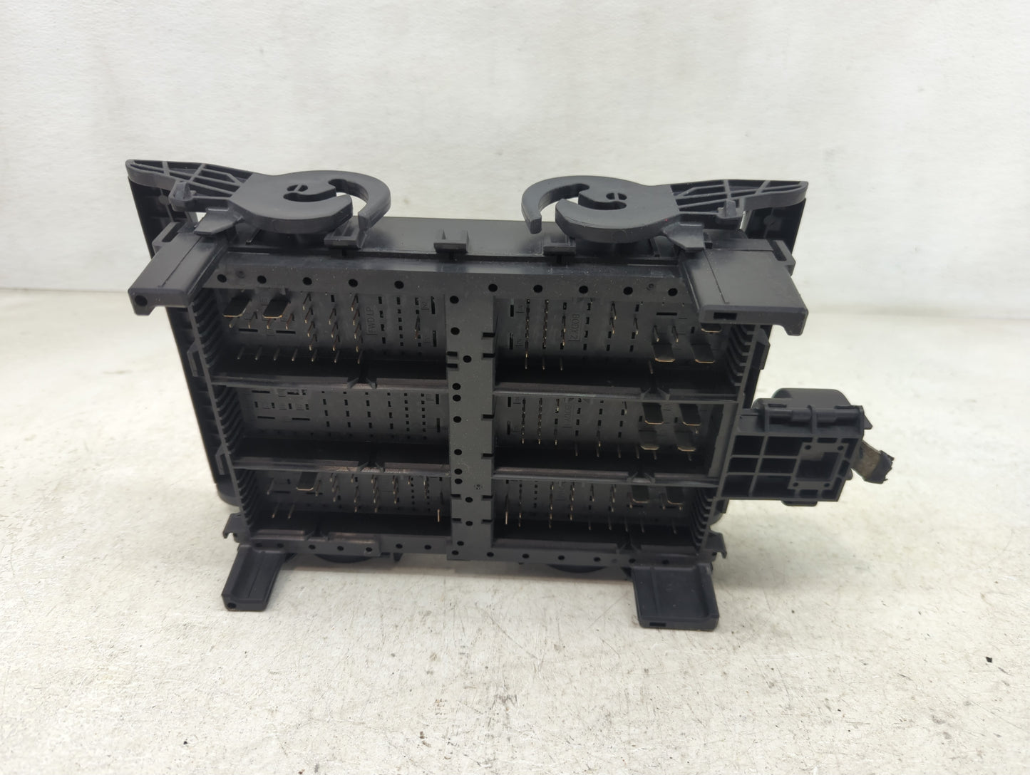 2015-2020 Gmc Yukon Fusebox Fuse Box Panel Relay Module Fits Fits 2015 2016 2017 2018 2019 2020 OEM Used Auto Parts - Oemuse