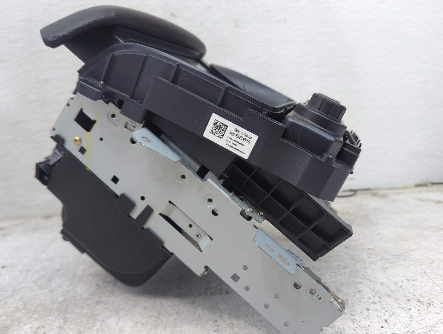 2020 Gmc Yukon Radio AM FM Cd Player Receiver Replacement P/N:94G3 8205 Fits OEM Used Auto Parts - Oemusedautoparts1.com