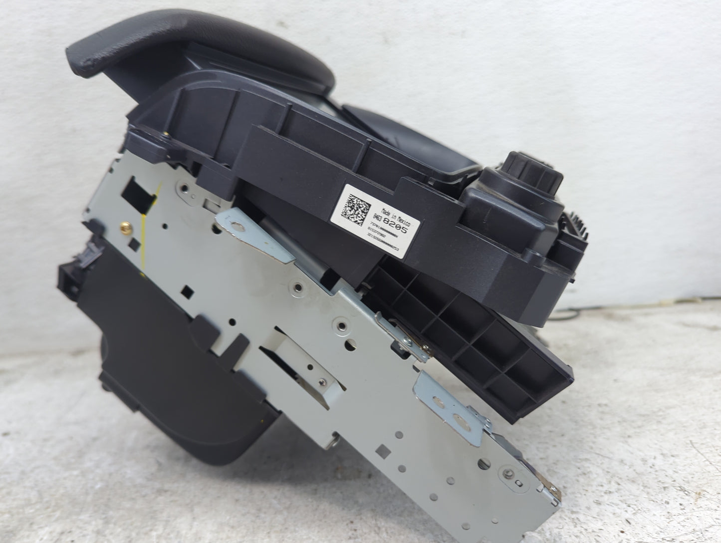 2020 Gmc Yukon Radio AM FM Cd Player Receiver Replacement P/N:94G3 8205 Fits OEM Used Auto Parts - Oemusedautoparts1.com