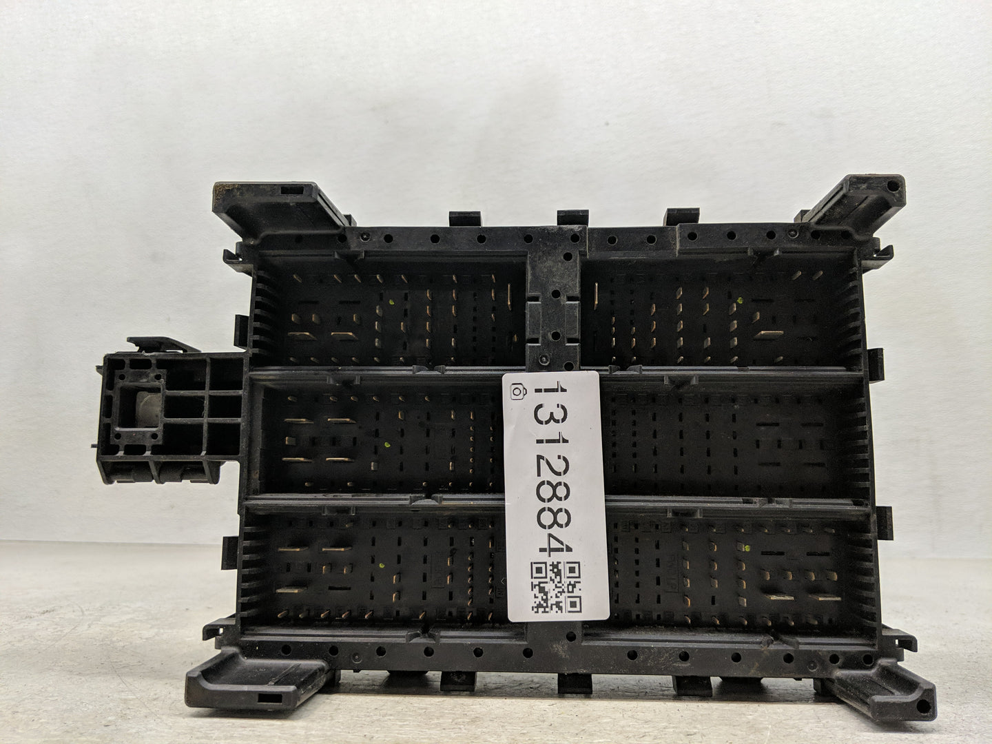 2020 Gmc Yukon Xl 1500 Fusebox Fuse Box Panel Relay Module P/N:22773484 Fits Fits 2015 2016 2017 2018 2019 OEM Used Auto Par
