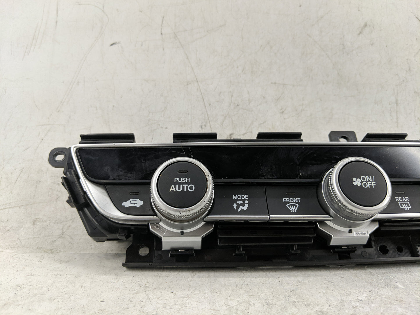 2018-2020 Honda Accord Climate Control Module Temperature AC/Heater Replacement P/N:79610TVAA016M1 Fits Fits 2018 2019 2020 