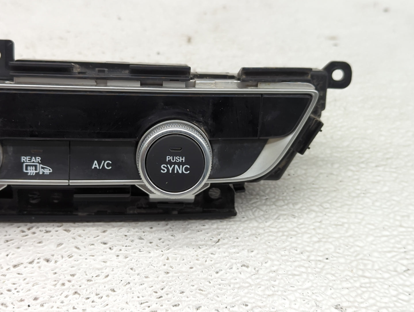 2018-2022 Honda Accord Climate Control Module Temperature AC/Heater Replacement P/N:79610TVAA316M1 Fits OEM Used Auto Parts 