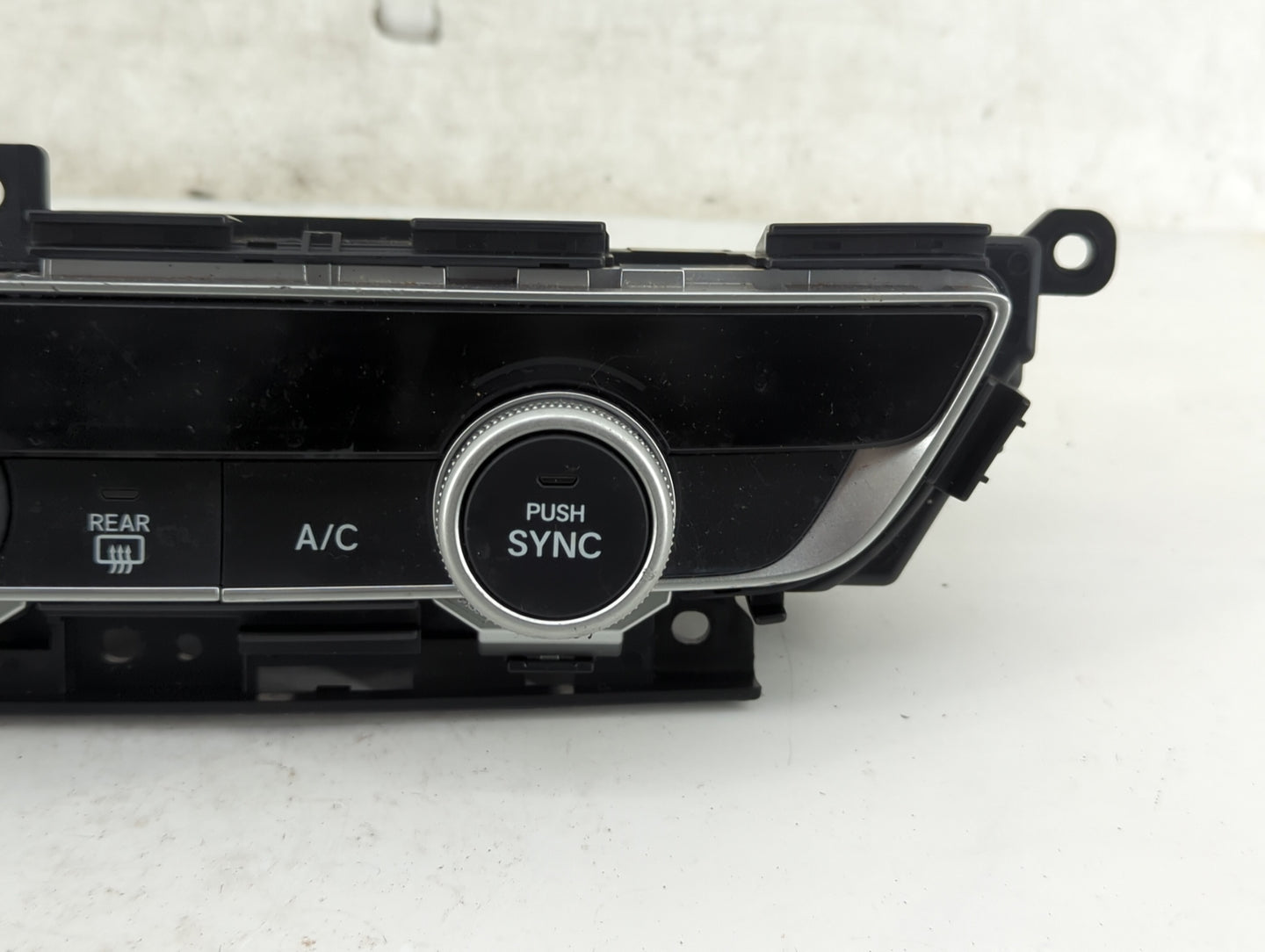 2018-2020 Honda Accord Climate Control Module Temperature AC/Heater Replacement P/N:79610TVAA016M1 SANWA2A409G Fits OEM Used