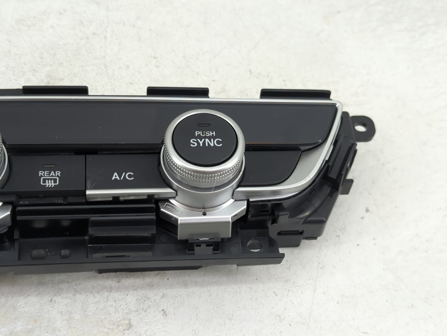 2018-2020 Honda Accord Climate Control Module Temperature AC/Heater Replacement P/N:79610TVAA016M1 SANWA2A409G Fits OEM Used