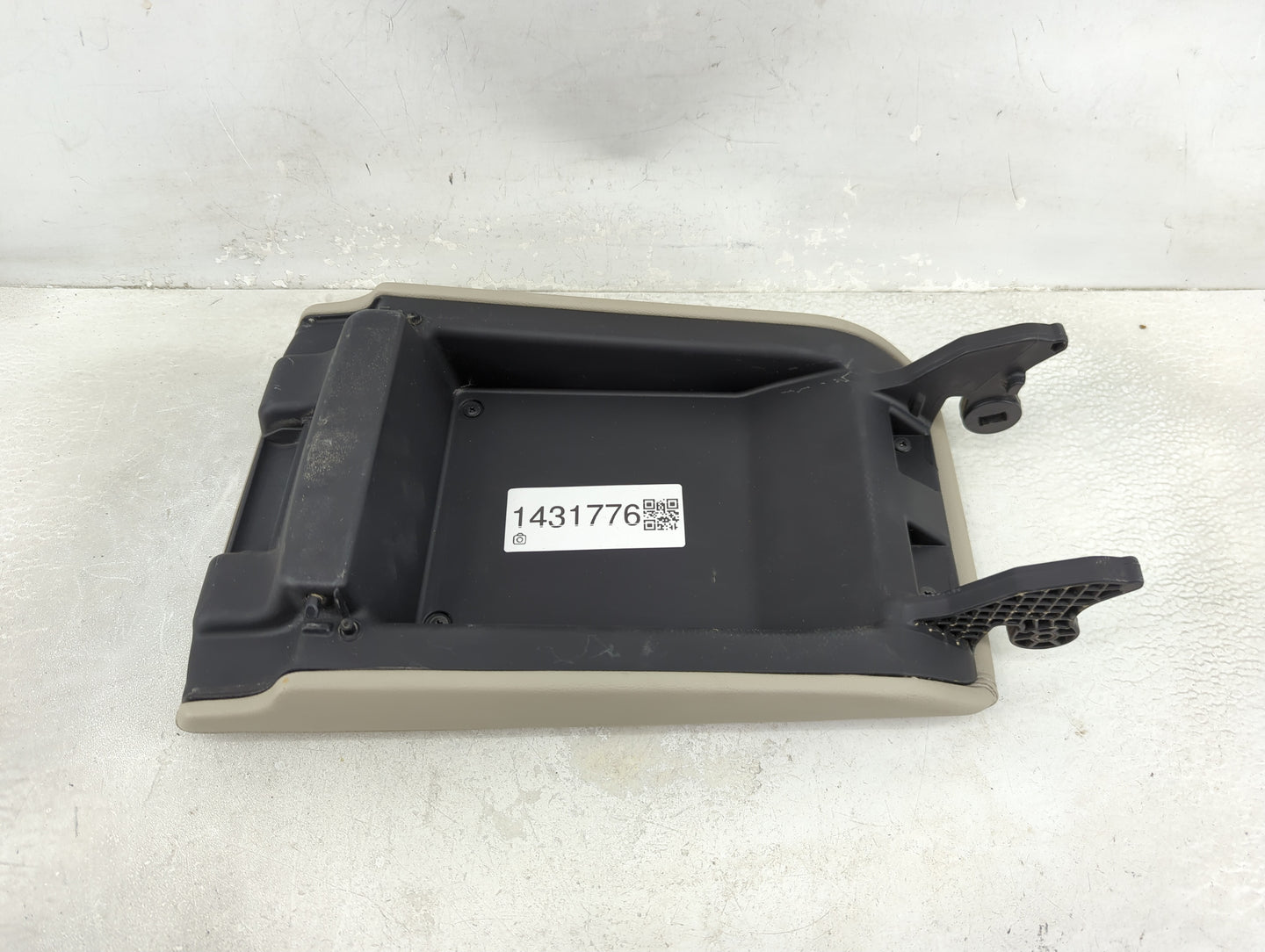 2020 Honda Accord Center Console Armrest Cover Lid Fits OEM Used Auto Parts - Oemusedautoparts1.com