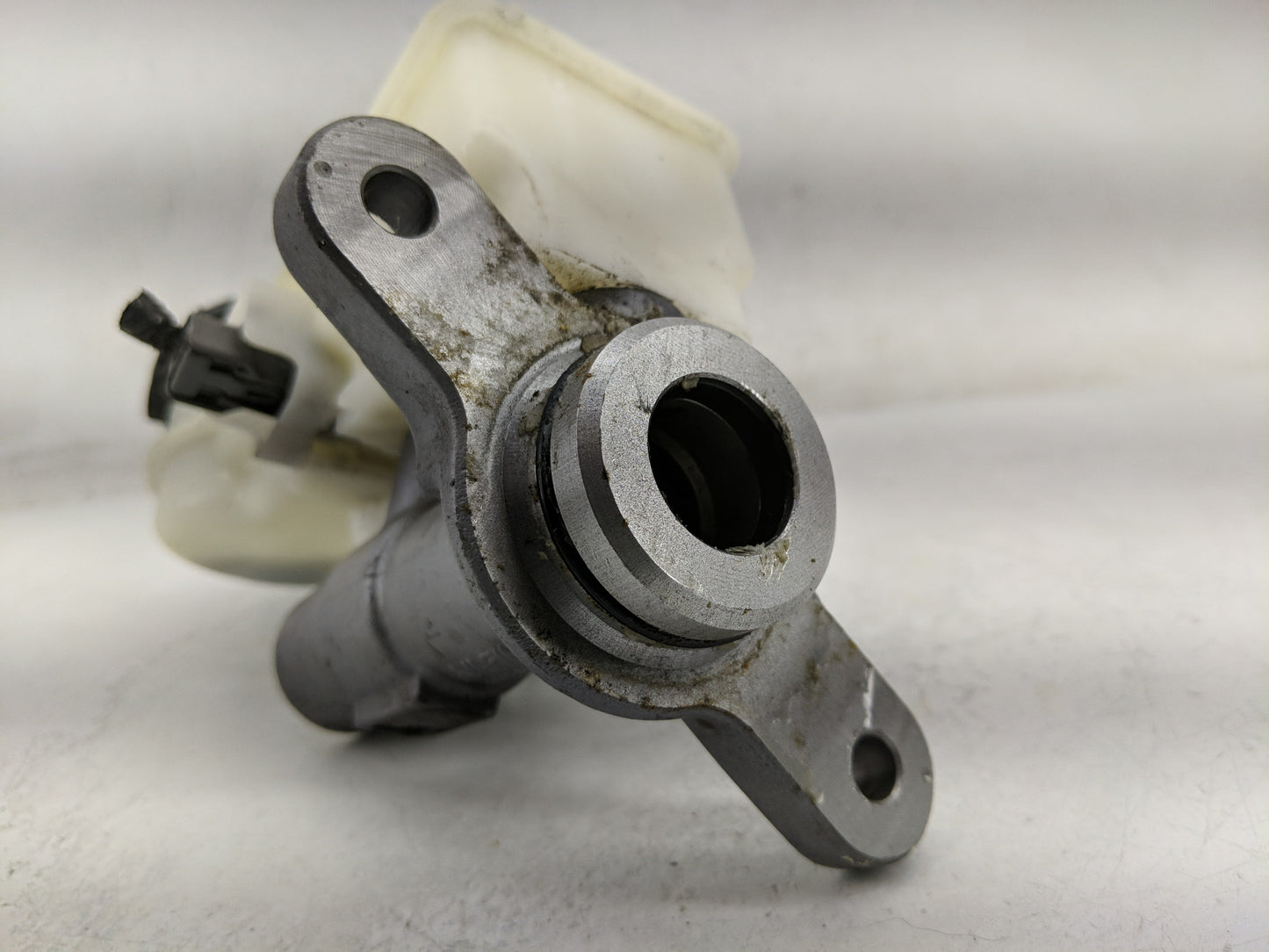 2016-2021 Honda Civic Brake Master Cylinder 1311394 - Oemusedautoparts1.com
