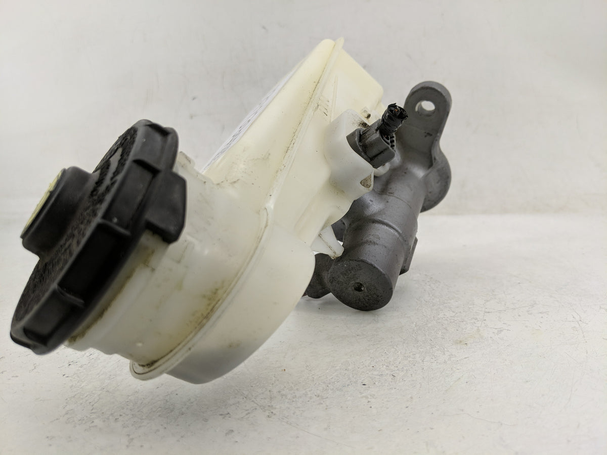 2016-2021 Honda Civic Brake Master Cylinder 1311394 - Oemusedautoparts1.com