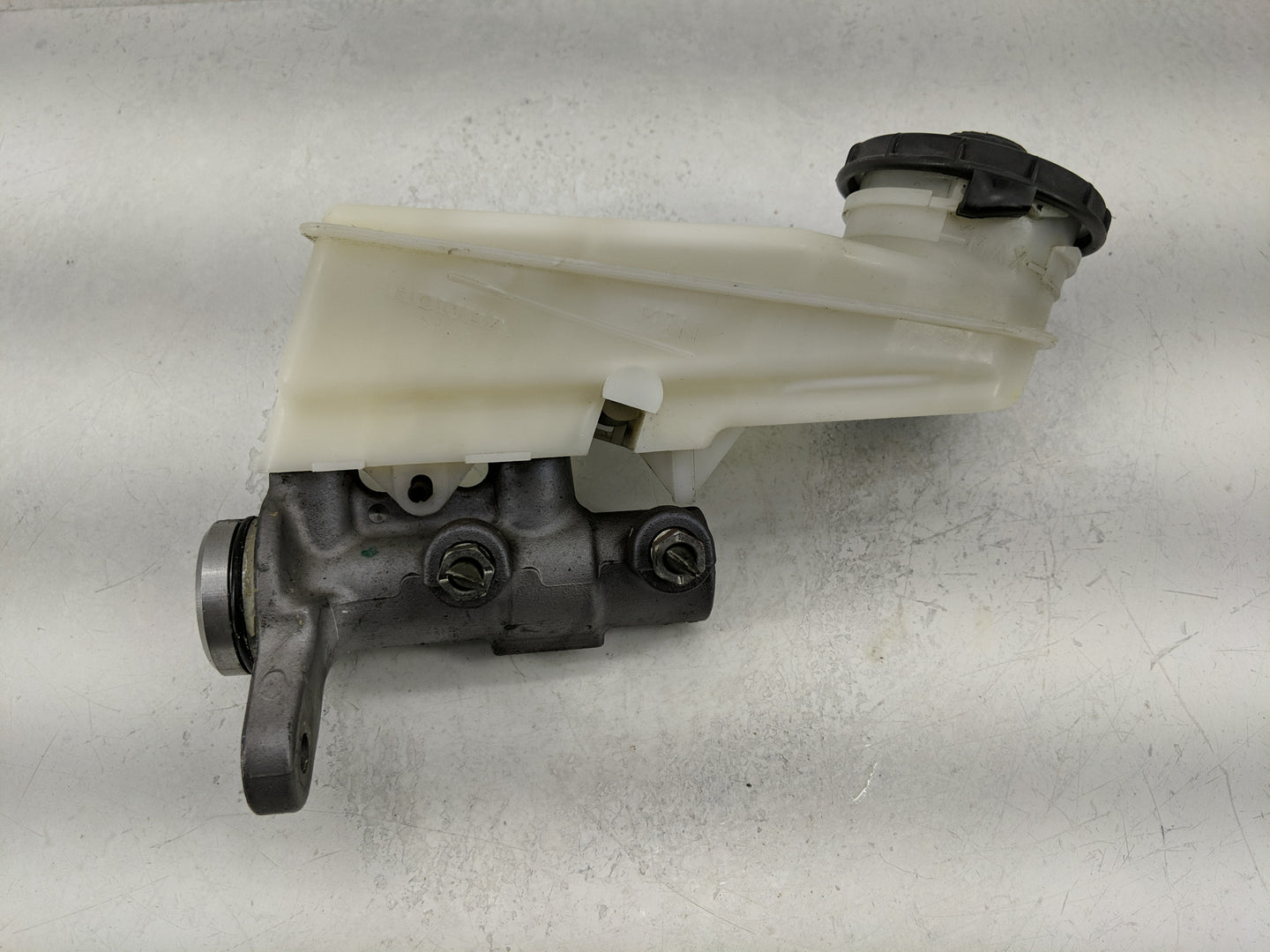 2016-2021 Honda Civic Brake Master Cylinder 1311394 - Oemusedautoparts1.com