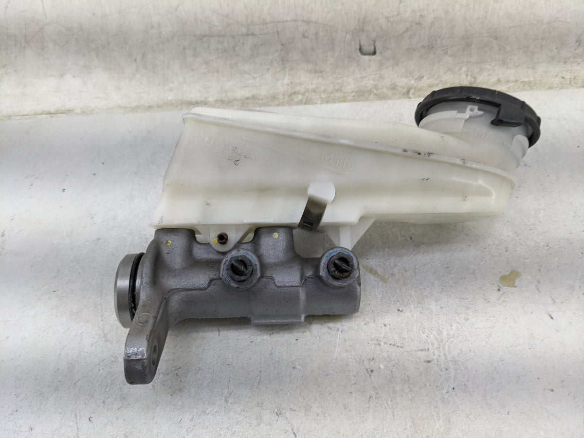2016-2020 Honda Civic Brake Master Cylinder 1467573 - Oemusedautoparts1.com
