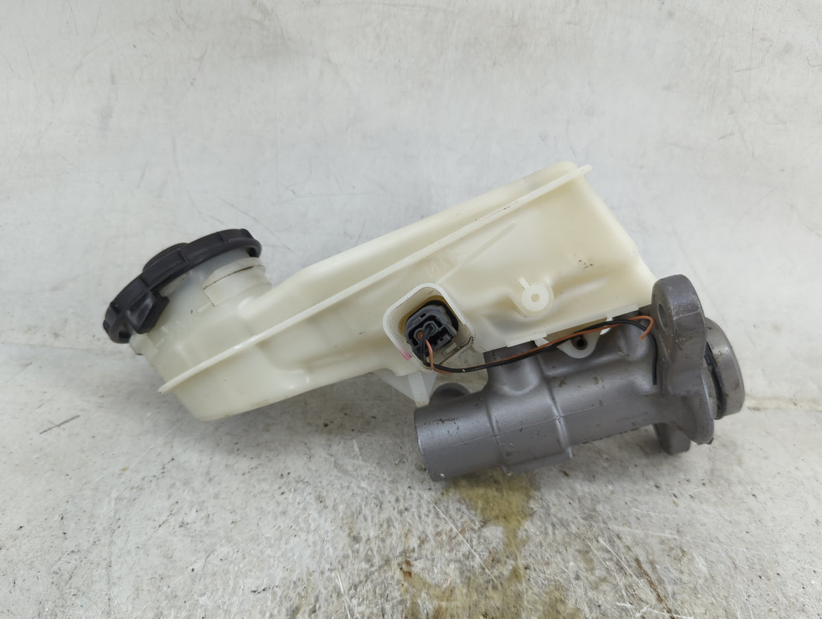 2016-2021 Honda Civic Brake Master Cylinder 1490846 - Oemusedautoparts1.com